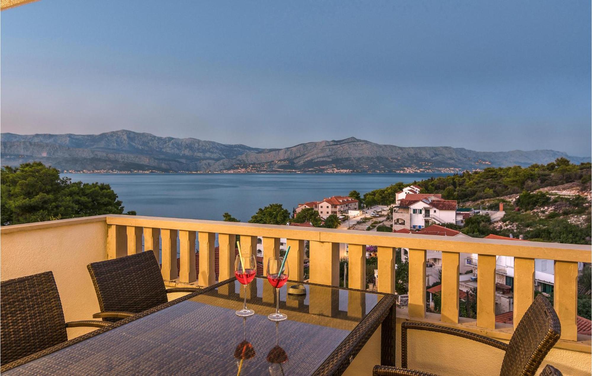 Nice Home In Postira With Outdoor Swimming Pool Εξωτερικό φωτογραφία