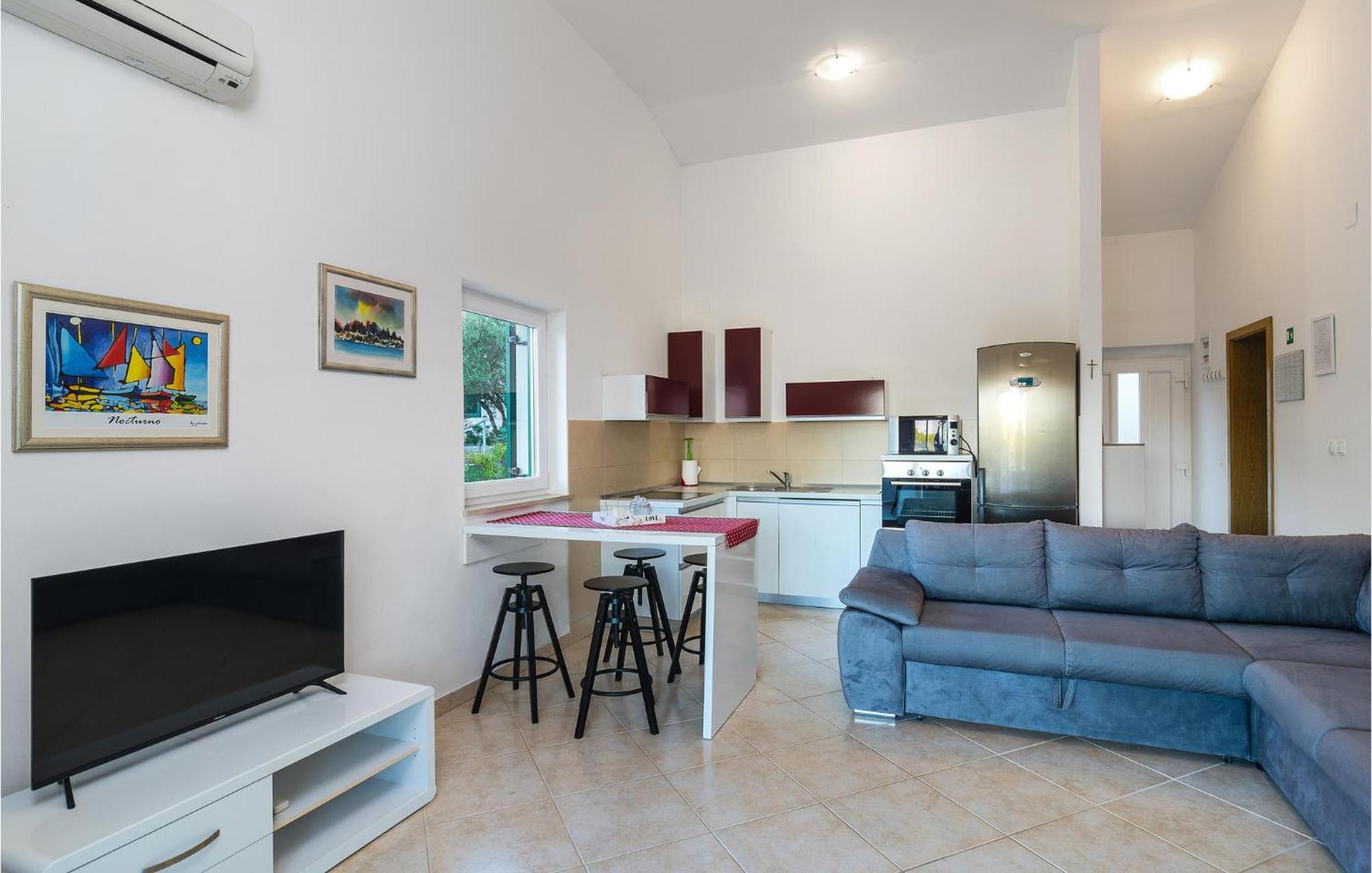 Nice Home In Postira With Outdoor Swimming Pool Εξωτερικό φωτογραφία