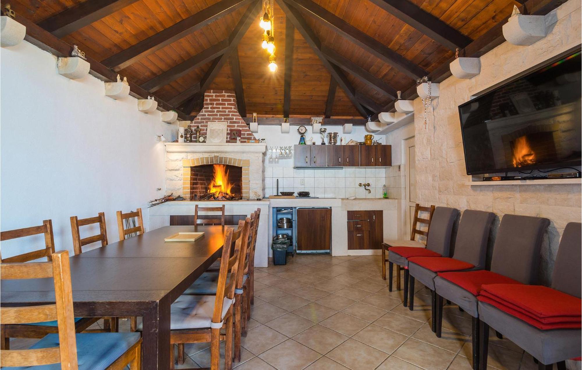 Nice Home In Postira With Outdoor Swimming Pool Εξωτερικό φωτογραφία